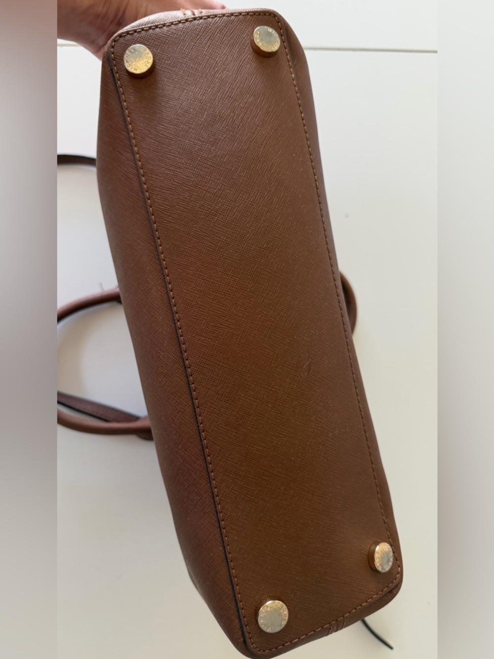 Michael Kors Tan Saffiano Leather Shoulder Bag with Gold Logo Charm - Picture 8 of 10